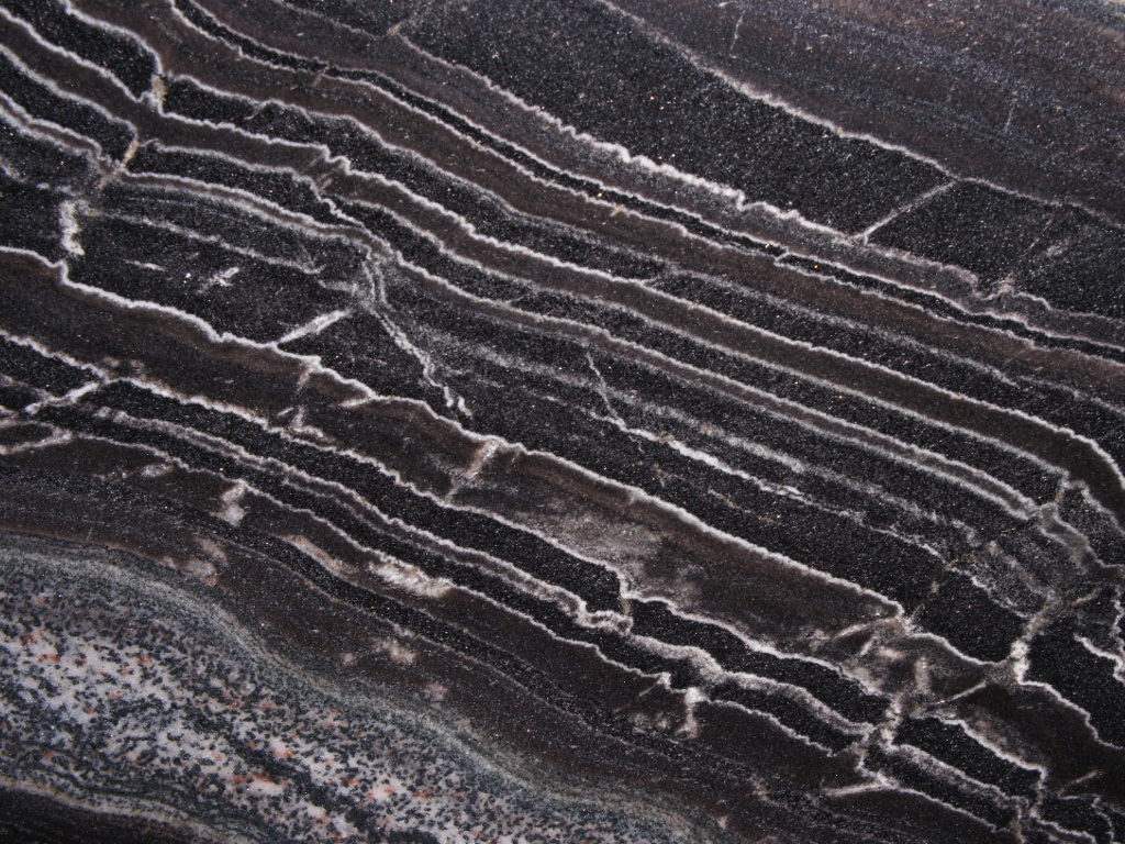 AGATHA BLACK GRANITE